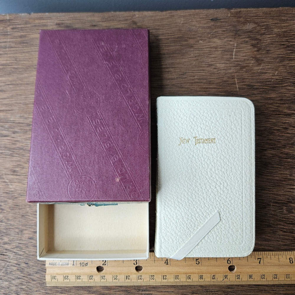 Vtg World New Testament & Psalms Vest Pocket 53 White Imitation Leather‎ w/ Box
